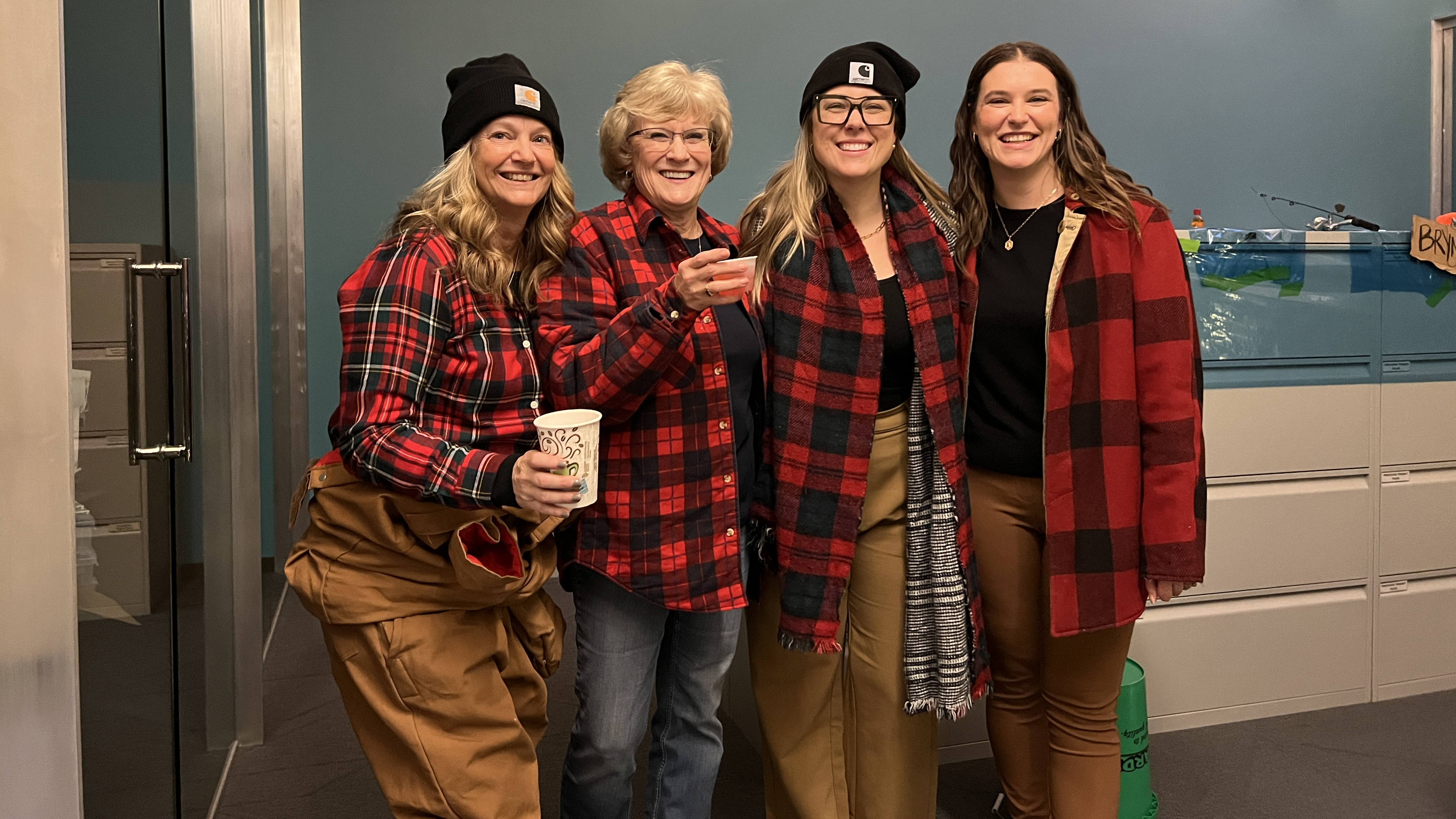 ULI Holiday Office Decorating Contest 2024 - Commercial Leasing Team