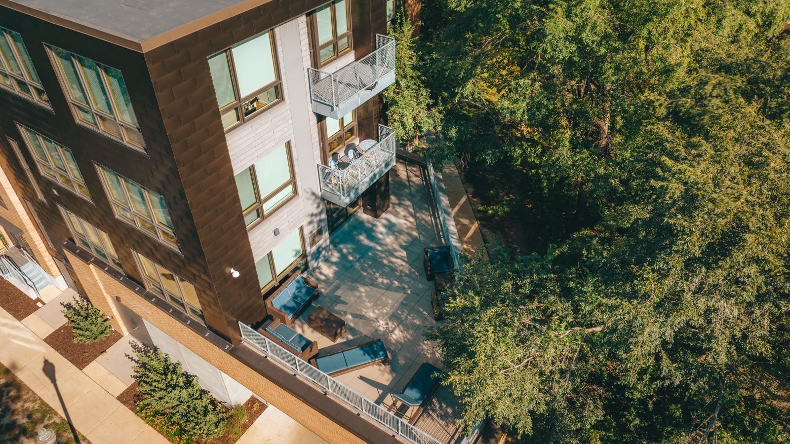 Quarter-Row-Apartments-Luxury-Upscale-Lifestyle-Fitness-Lounge-Views-Lake-Amenity-Modern-Balcony-Downtown-Lakeview-Madison-Capitol.jpgv