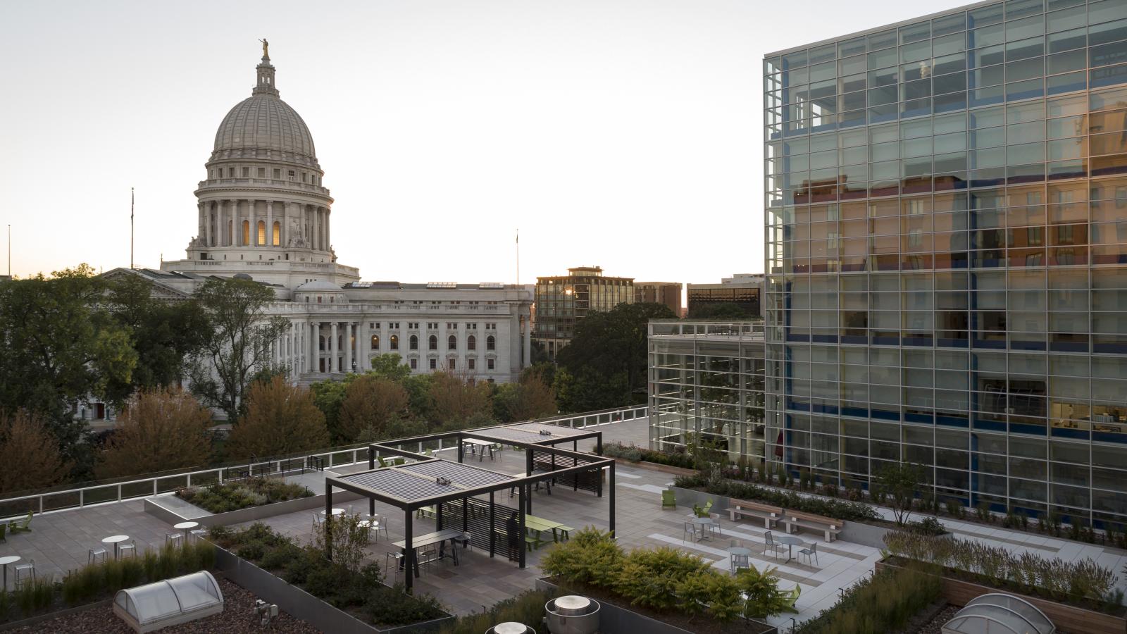 Private rooftop terrace with direct Capitol view for tenants at US Bank Plaza