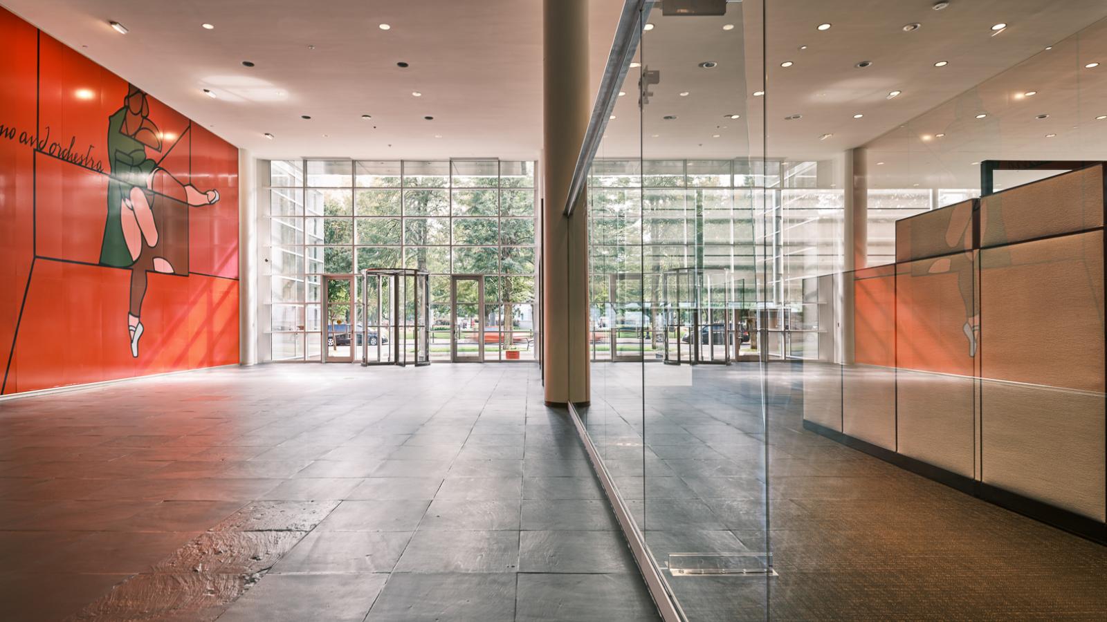 Attractive and modern common areas with contemporary design at US Bank Plaza